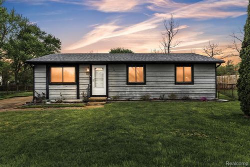 11 Faust Ct, Ann Arbor, MI, 48108-2516 | Card Image