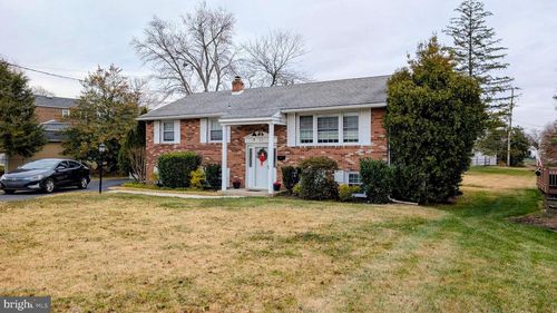125 Willow Way, FOLSOM, PA, 19033-1034 | Card Image