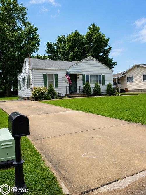 733 Hickory Ter, Keokuk, IA, 52632-2426 | Card Image