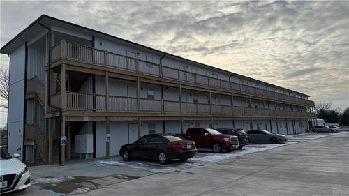 1106 S Mitchell St, Warrensburg, MO, 64093-2814 | Card Image