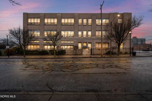 100 S Huron St, Toledo, OH, 43604-8782 | Card Image