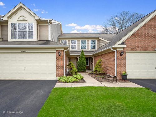 003-30W003 Willow Ct, Warrenville, IL, 60555-1018 | Card Image