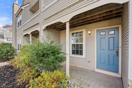 2507 Vroom Dr, Bridgewater, NJ, 08807-7040 | Card Image