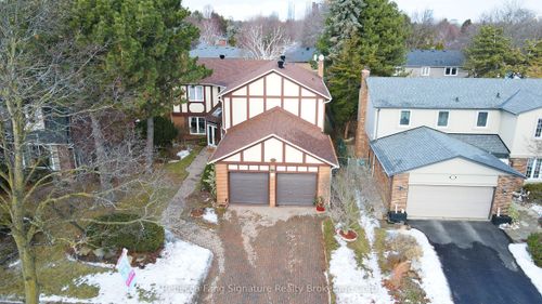 32 Mossgrove Trail, North York, ON, M2L2W3 | Card Image