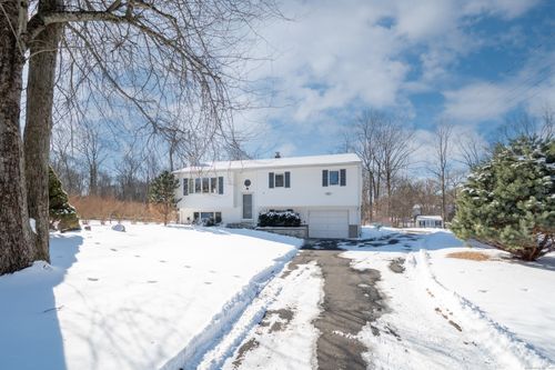 38 Robinhood Road, Danbury, CT, 06811 | Card Image