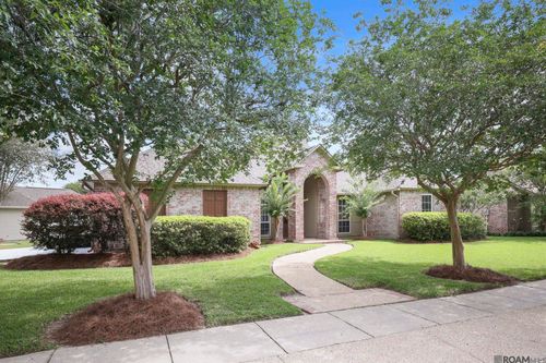 18933 Vignes Lake Ave, Baton Rouge, LA, 70817-7648 | Card Image