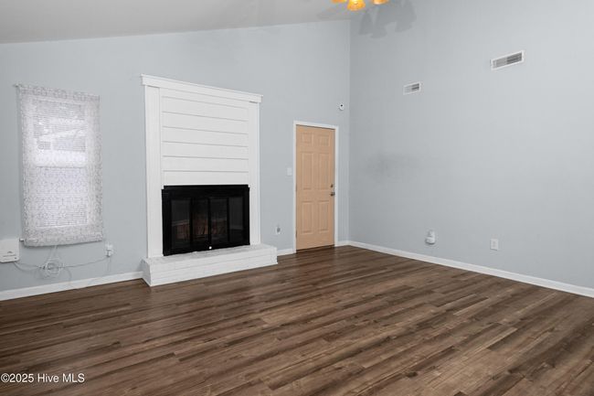 Living Room | Image 8