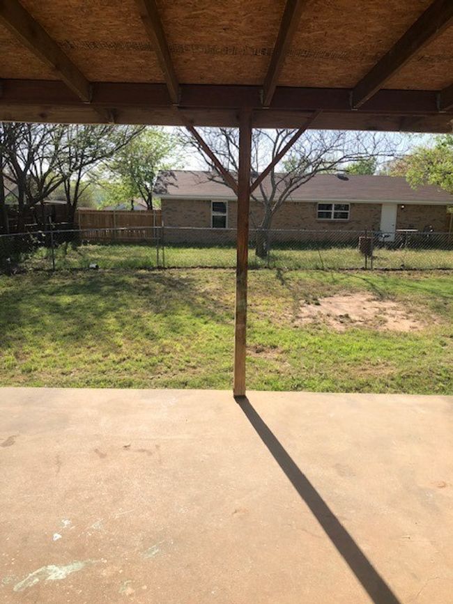 Detailed view of stucco siding | Image 10
