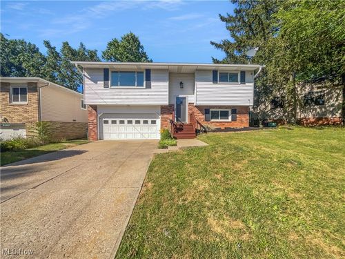 2406 Park Dr, Parma, OH, 44134-4712 | Card Image