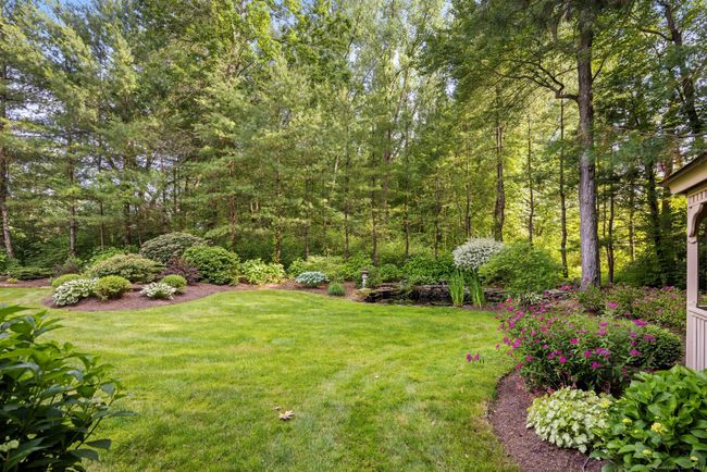 Impeccable landscaping | Image 33