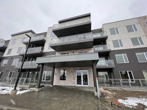 412 - 200 Shawnee Square Sw, Home with 3 bedrooms, 2 bathrooms and 1 parking in Calgary AB | Card Image
