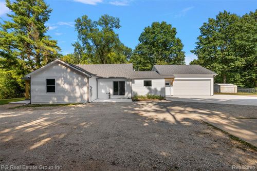 5771 Gratiot Ave, Saint Clair, MI, 48079-1911 | Card Image