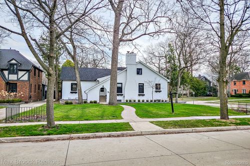 93 Oakdale Blvd, Pleasant Ridge, MI, 48069-1039 | Card Image