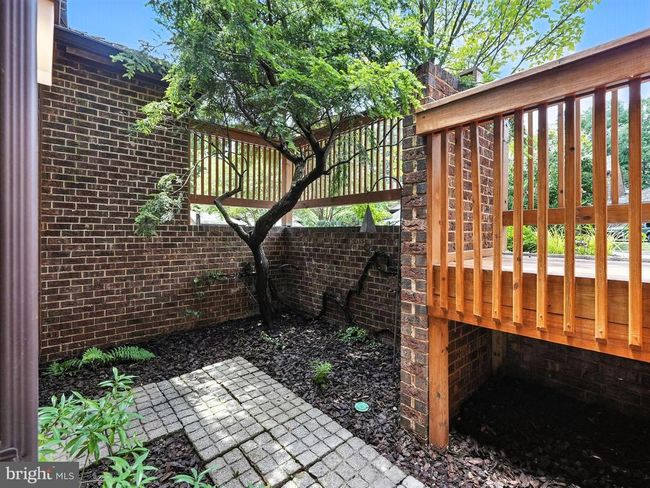 2151 Cabots Point Ln, Townhouse with 4 bedrooms, 3 bathrooms and null parking in RESTON VA | Image 4