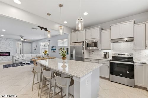 10947 Glenhurst St, FORT MYERS, FL, 33913-8561 | Card Image