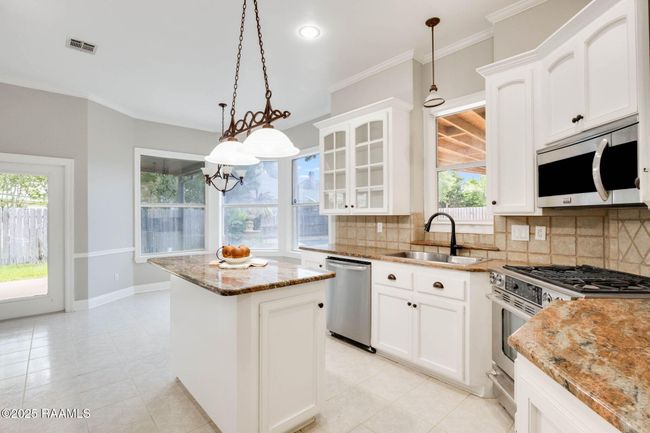 20-web-or-mls-110 Yorkshire Circle-19 | Image 7