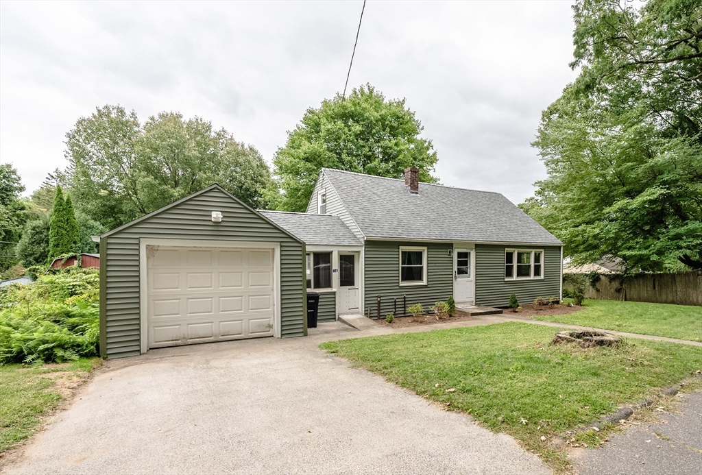 Hamlet St, East Longmeadow, MA 01028