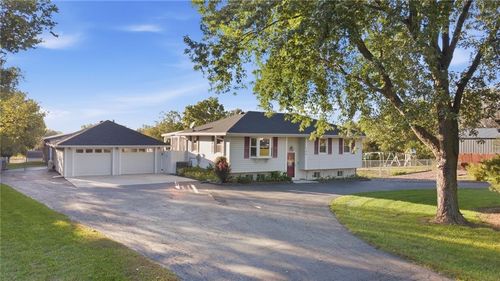 740 N 141st St, Bonner Springs, KS, 66012-9117 | Card Image