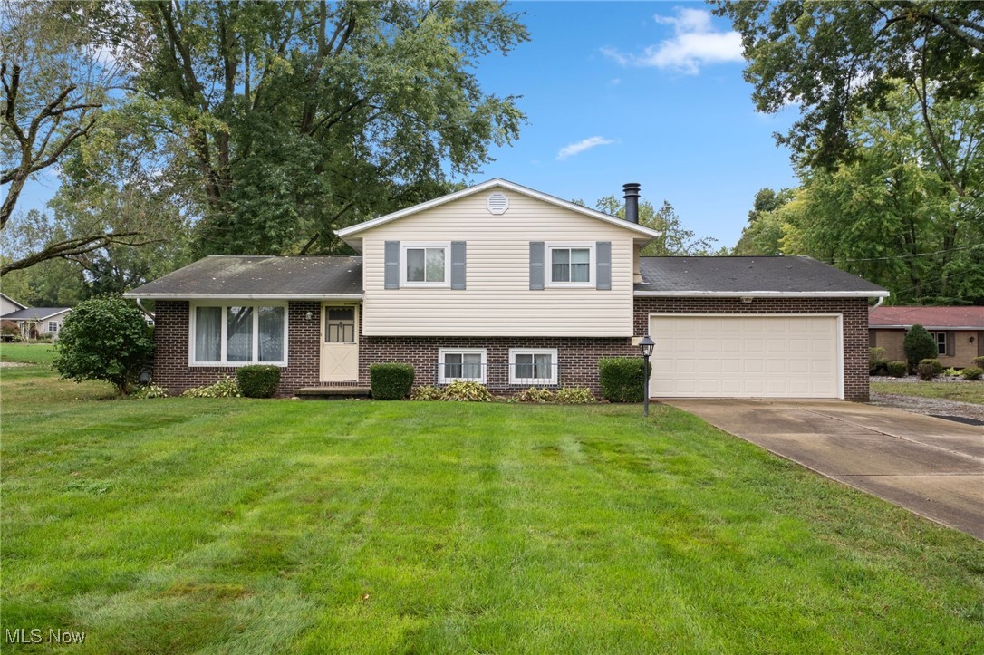 Klingston St, Massillon, OH 44646