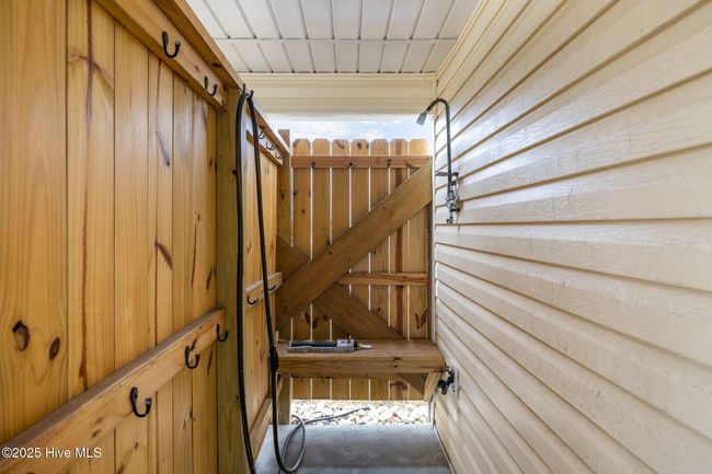 Outdoor shower | Image 6