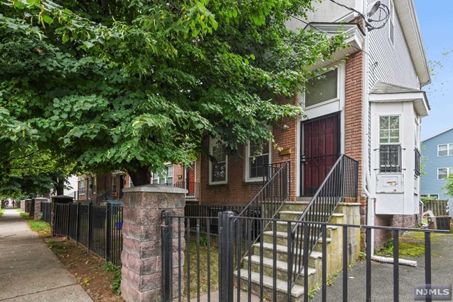 Holland St, Newark, NJ 07103