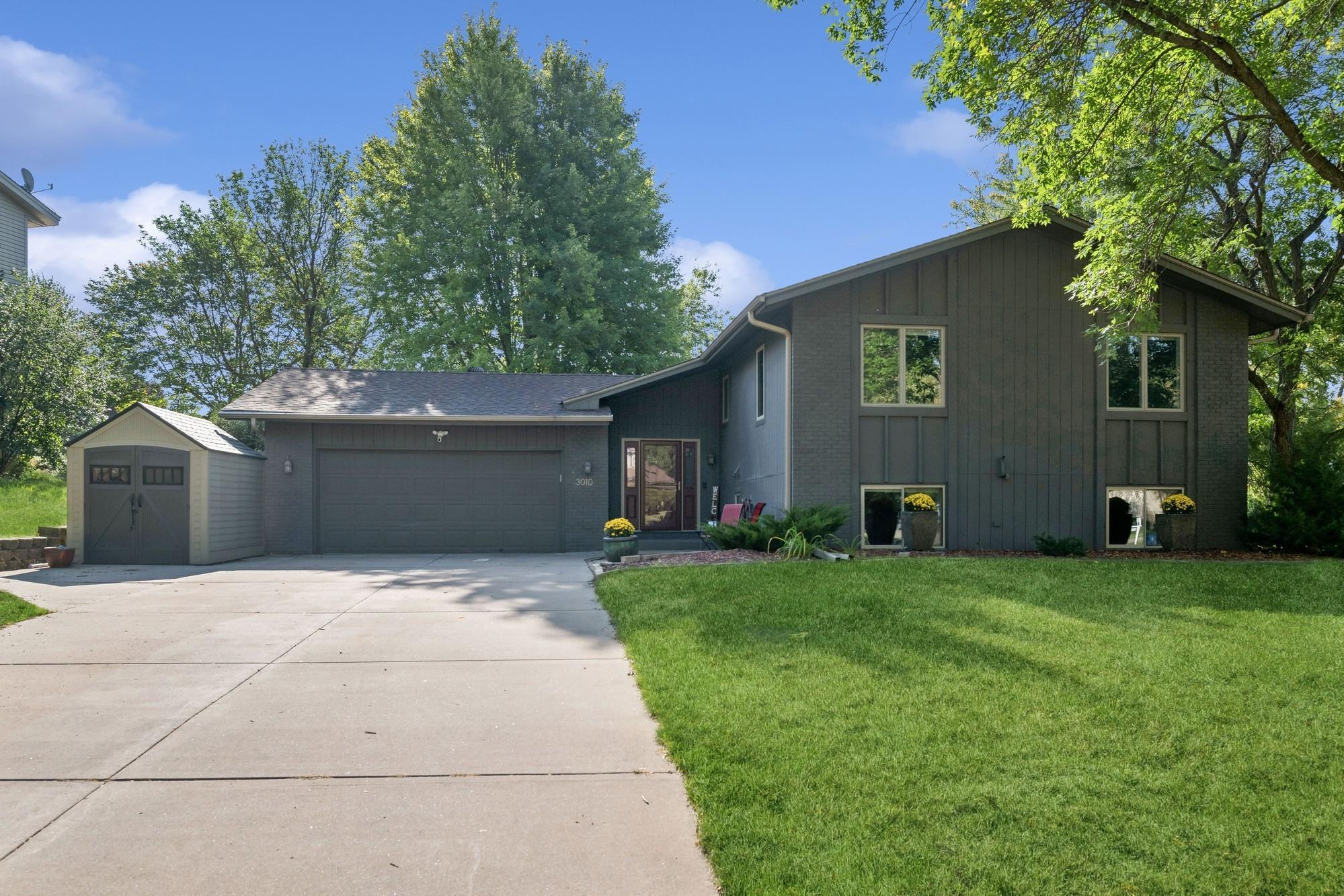 Rosewood Ln, Minneapolis, MN 55441