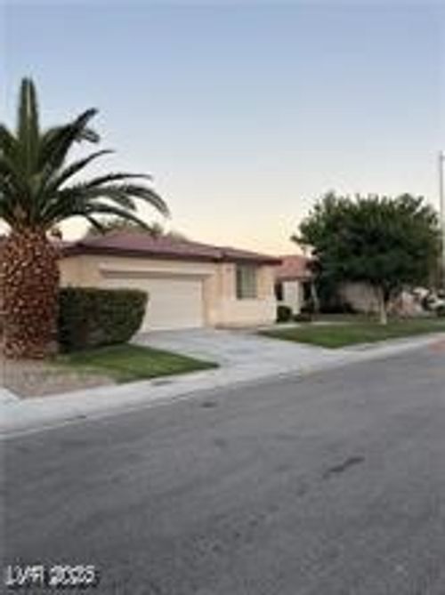 5420 Flying Arrow Pl, North Las Vegas, NV, 89031-3526 | Card Image