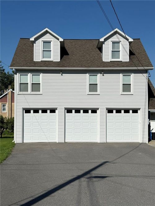 174 Wood St, Nazareth, PA, 18064-2636 | Card Image