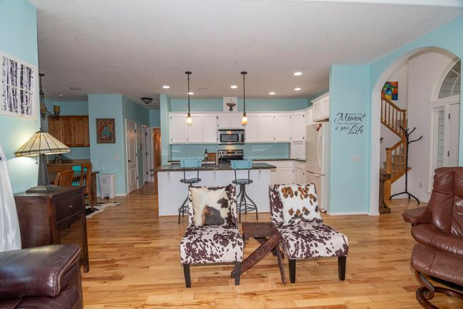 liv into kitchen | Image 4