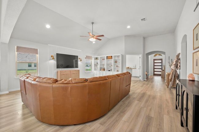 352 Backstays Loop, House other with 4 bedrooms, 3 bathrooms and 5 parking in Kyle TX | Image 7