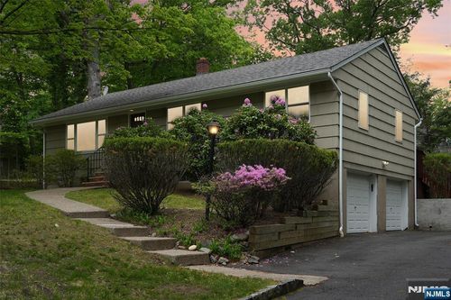 900 Hillsdale Ave, Hillsdale, NJ, 07642-1232 | Card Image