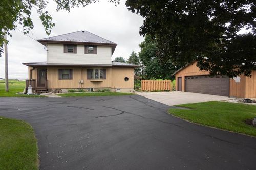 N8095 Konen Road, TAYCHEEDAH, WI, 53049 | Card Image