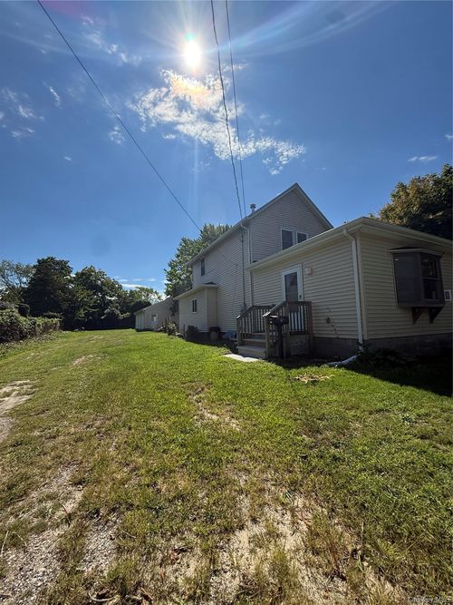 7 Park Ave, Patchogue, NY, 11772-2231 | Card Image