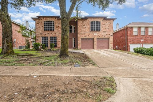 213 Rainsong Dr, Cedar Hill, TX, 75104-3151 | Card Image
