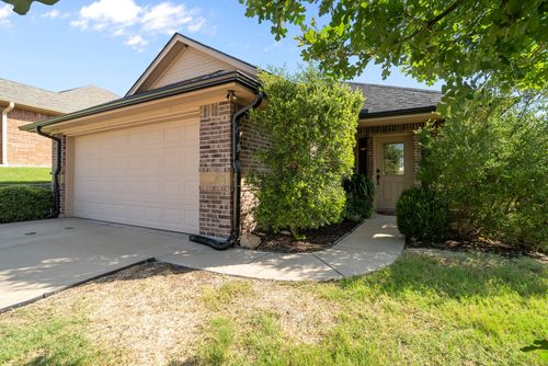 1261 Newcastle Dr, Weatherford, TX, 76086-5492 | Card Image