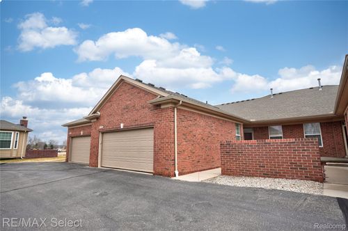 5664 Murphy Ct, Warren, MI, 48092-6336 | Card Image