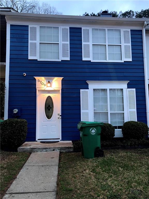 Wells Cir, Stone Mountain, GA 30087