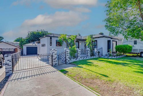 2516 Loma Linda Dr, Bakersfield, CA, 93305-2440 | Card Image