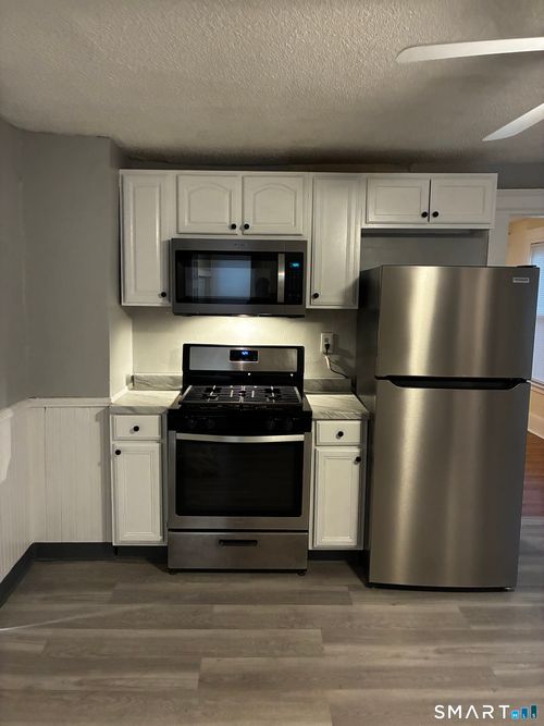 2-322 Bassett St, New Haven, CT, 06511-1021 | Card Image