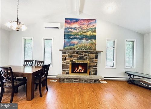 65 Livingston Ln, Gouldsboro, PA, 18424-8992 | Card Image