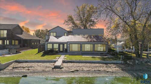 6604 Peninsula Ln, Wentworth, SD, 57075-7311 | Card Image