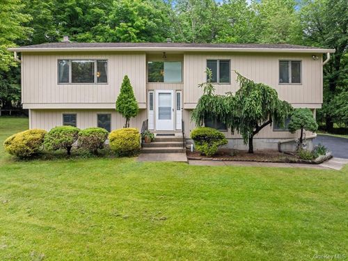 60 Smith Hill Rd, Airmont, NY, 10952-4223 | Card Image