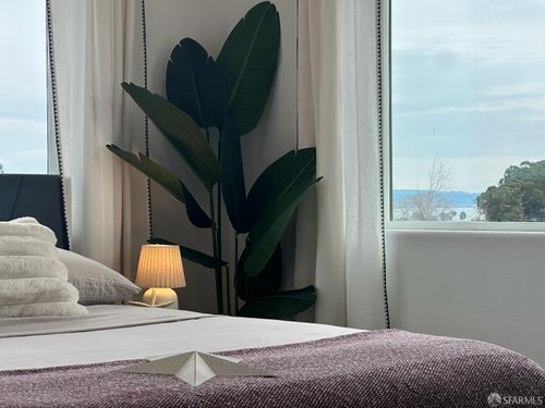 480 Monterey St, Brisbane, CA, 94005-1551 | Card Image