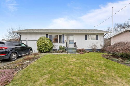 8530 Howard Crescent, House other with 3 bedrooms, 2 bathrooms and 7 parking in Chilliwack BC | Card Image