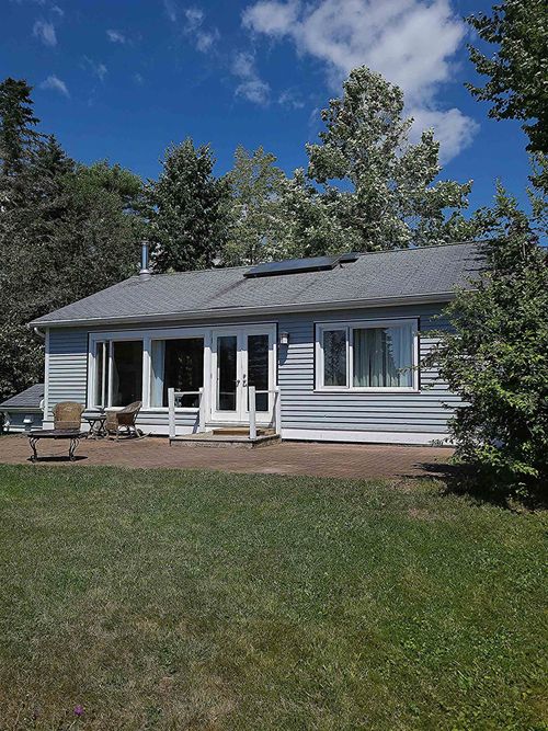 8518 St Margarets Bay, Hubbards, NS, B0J1T0 | Card Image