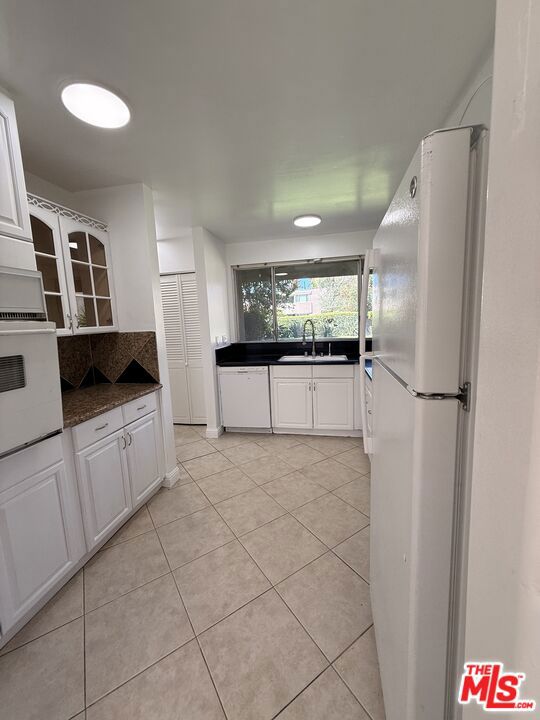 Residential Lease in Tarzana 3