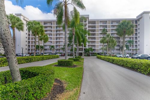 110-3200 N Palm Aire Dr, Pompano Beach, FL, 33069-3886 | Card Image
