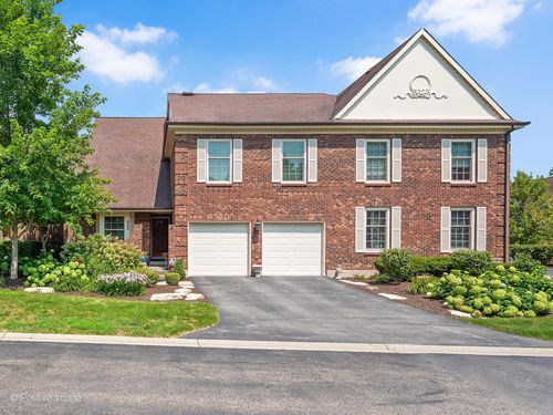 832 N Driveway, Glen Ellyn, IL, 60137-6160 | Card Image