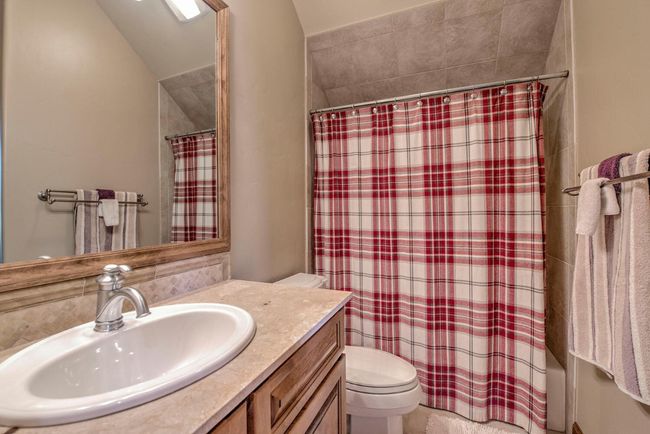 Bedroom #3 with ensuite bathroom. | Image 30
