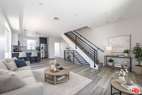 2-6700 Balboa Boulevard, Van Nuys, CA, 91406 | Card Image